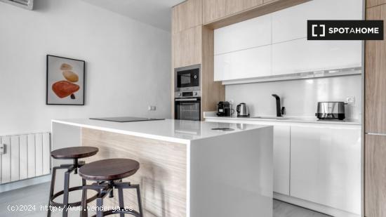 Apartamento de 2 dormitorios en alquiler en Madrid - MADRID