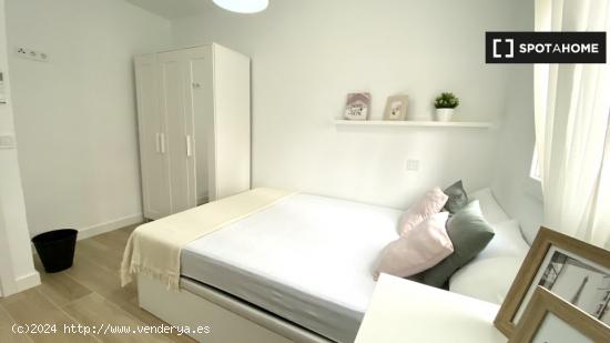 Alquiler de habitaciones en piso moderno de 4 dormitorios en Móstoles - MADRID