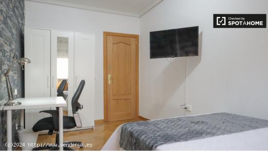 ¡Habitaciones en alquiler en un Piso de 5 habitaciones en Madrid! - MADRID