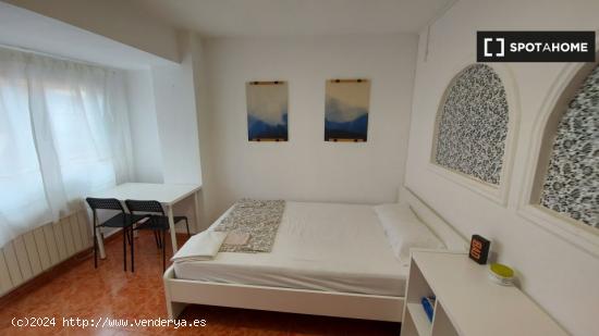 Habitación en piso compartido en Zaragoza - ZARAGOZA