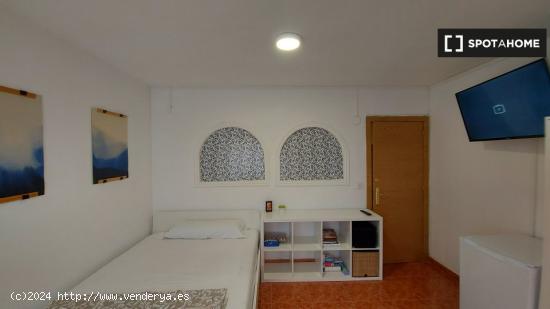 Habitación en piso compartido en Zaragoza - ZARAGOZA