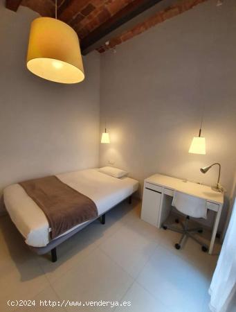  Segundo dormitorio acogedor en piso compartido de 3 dormitorios - BARCELONA 