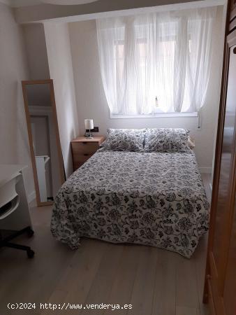  Se alquilan habitaciones en apartamento de 4 dormitorios en Delicias - ZARAGOZA 