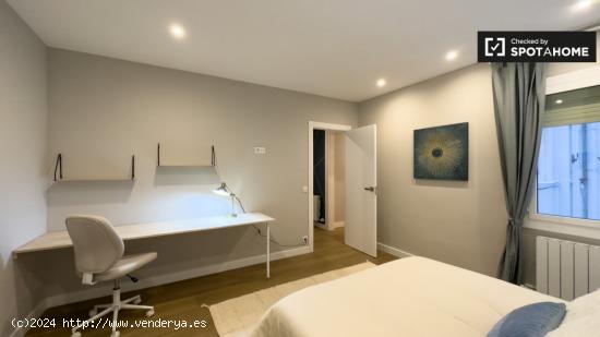 Se alquila habitación en piso de 4 habitaciones en La Nova Esquerra De L'Eixample - BARCELONA