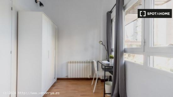 ¡Habitaciones en alquiler en piso de 4 dormitorios en Madrid! - MADRID