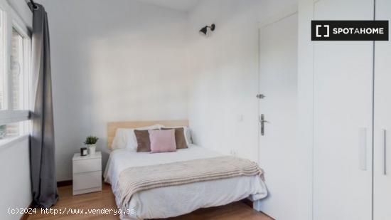 ¡Habitaciones en alquiler en piso de 4 dormitorios en Madrid! - MADRID