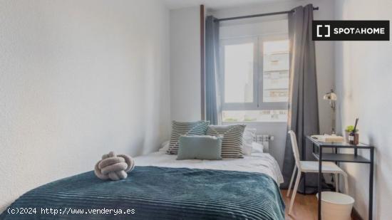 ¡Habitaciones en alquiler en piso de 4 dormitorios en Madrid! - MADRID