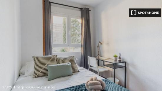 ¡Habitaciones en alquiler en piso de 4 dormitorios en Madrid! - MADRID