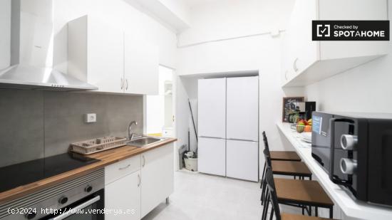 Alquiler de habitaciones en piso de 7 habitaciones en Valencia - VALENCIA