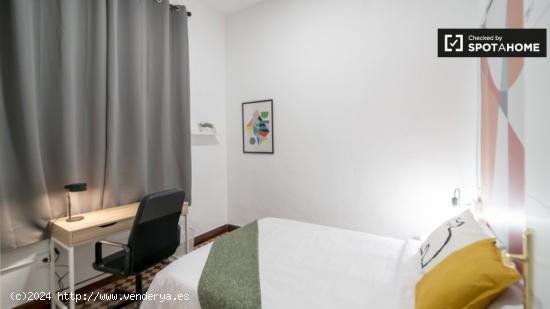 Alquiler de habitaciones en piso de 7 habitaciones en Valencia - VALENCIA