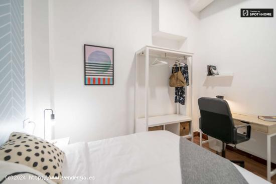 Alquiler de habitaciones en piso de 7 habitaciones en Valencia - VALENCIA