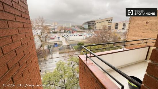 Alquiler de habitaciones en piso de 6 habitaciones en Les Corts - BARCELONA