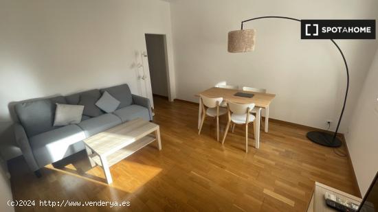 Apartamento de 3 dormitorios en alquiler en Barcelona - BARCELONA