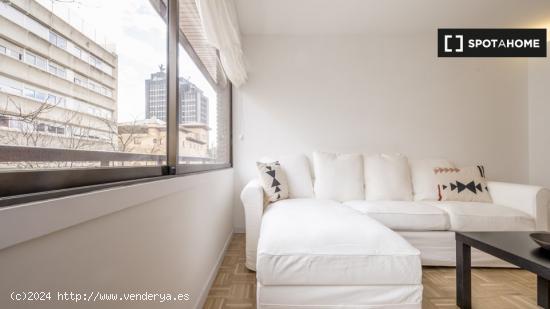 Apartamento de 3 dormitorios en alquiler en Almagro, Madrid. - MADRID