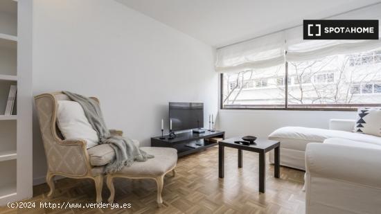 Apartamento de 3 dormitorios en alquiler en Almagro, Madrid. - MADRID