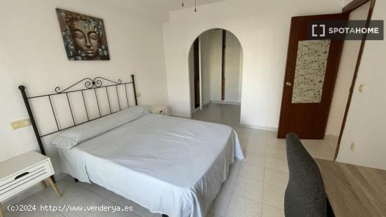 Se alquila habitación en piso de 3 dormitorios en El Zapillo - ALMERIA