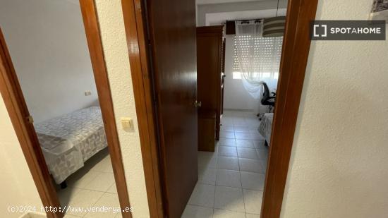 Se alquila habitación en piso de 3 dormitorios en El Zapillo - ALMERIA