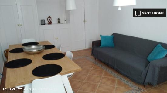 Alquiler de habitaciones para estudiantes en piso de 3 habitaciones en El Zapillo - ALMERIA