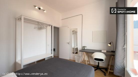 Alquiler de habitaciones en piso de 6 habitaciones en Les Corts De Sarrià - BARCELONA