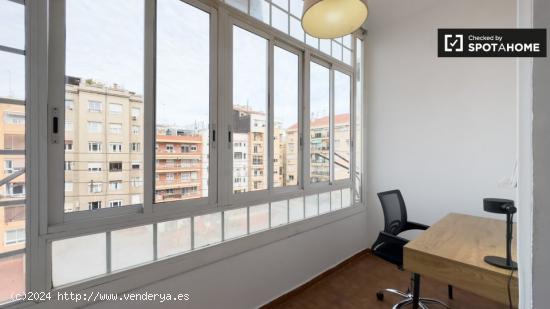 Alquiler de habitaciones en piso de 5 habitaciones en Dreta De L'Eixample - BARCELONA