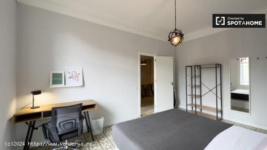 Alquiler de habitaciones en piso de 5 habitaciones en Dreta De L'Eixample - BARCELONA