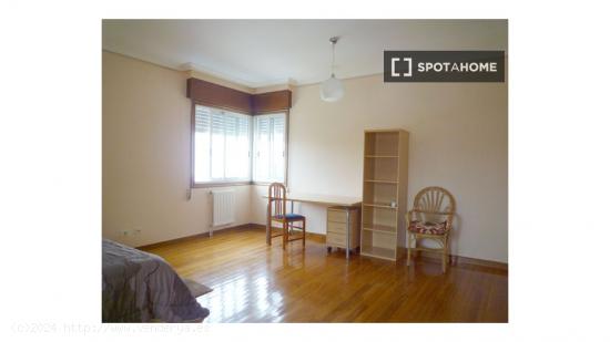 Alquiler de habitaciones en piso de 5 dormitorios en Vigo - PONTEVEDRA