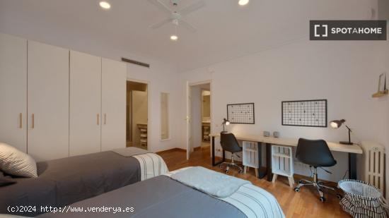 Cama en habitación compartida en piso de 5 habitaciones en Barcelona - BARCELONA