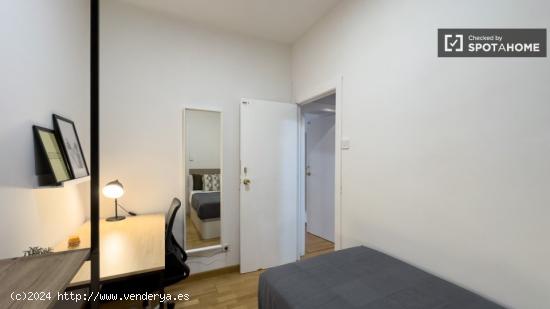 Habitaciones en alquiler en piso de 6 habitaciones en Sarrià-Sant Gervasi - BARCELONA