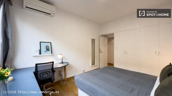 Habitaciones en alquiler en piso de 6 habitaciones en Sarrià-Sant Gervasi - BARCELONA