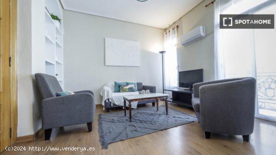 Apartamento de 2 dormitorios en alquiler en Extramurs, Valencia - VALENCIA