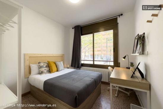  ¡Habitaciones en alquiler en un apartamento de 5 habitaciones en Barcelona! - BARCELONA 