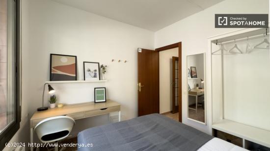 ¡Habitaciones en alquiler en un apartamento de 5 habitaciones en Barcelona! - BARCELONA