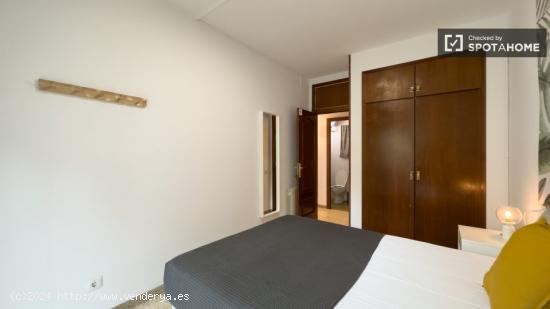 ¡Habitaciones en alquiler en un apartamento de 5 dormitorios en Barcelona! - BARCELONA