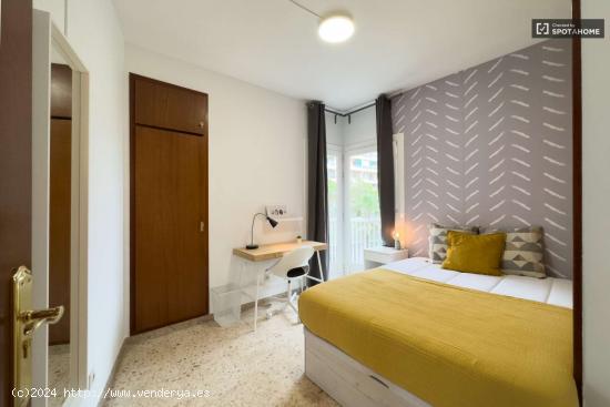 ¡Habitaciones en alquiler en un apartamento de 5 dormitorios en Barcelona! - BARCELONA