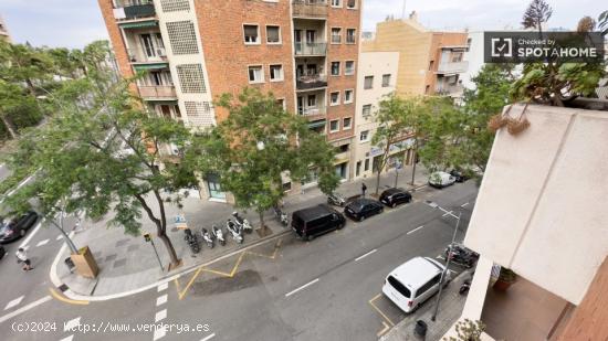 ¡Habitaciones en alquiler en un apartamento de 5 dormitorios en Barcelona! - BARCELONA