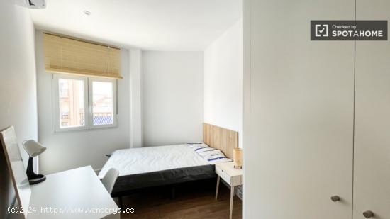 Alquiler de habitaciones en apartamento de 8 dormitorios en Vista Alegre - MADRID