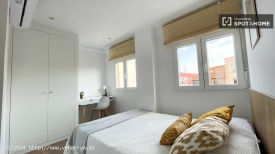 Alquiler de habitaciones en apartamento de 8 dormitorios en Vista Alegre - MADRID