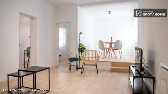 Se alquila habitación en apartamento de 3 dormitorios en Usera - MADRID