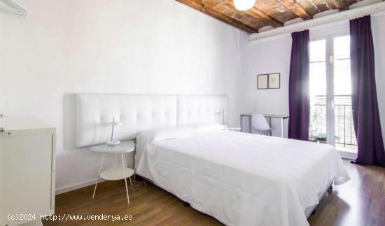  Habitación en apartamento de 3 dormitorios en El Raval - BARCELONA 