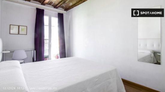 Habitación en apartamento de 3 dormitorios en El Raval - BARCELONA