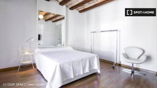 Habitación en apartamento de 3 dormitorios en El Raval - BARCELONA