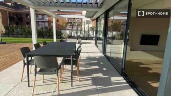 Apartamento de 2 dormitorios en alquiler en Colina - MADRID