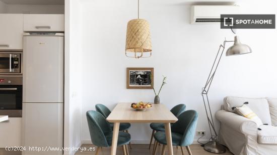 Apartamento entero de 2 dormitorios en Barcelona. - BARCELONA