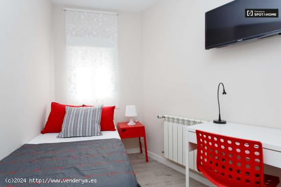  Se alquila habitación con calefacción en apartamento de 4 dormitorios, Cuatro Caminos. - MADRID 