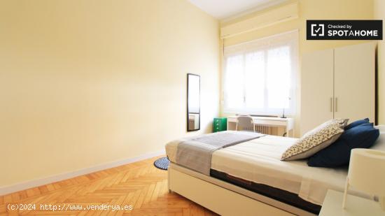 Gran habitación con llave independiente en apartamento de 7 dormitorios, Retiro - MADRID