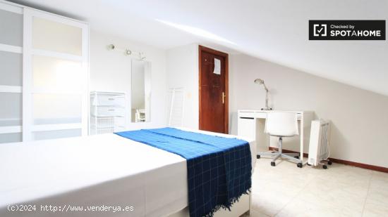 Habitación amueblada con llave independiente en apartamento de 6 dormitorios, Guindalera - MADRID