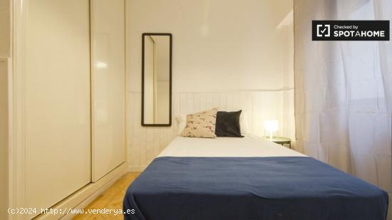 Acogedora habitación en un apartamento de 6 dormitorios en Nueva España, Madrid - MADRID