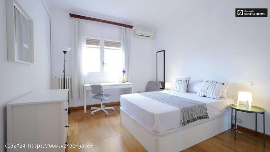  Se alquila habitación moderna en apartamento de 7 dormitorios en L'Esquerra de l'Eixample - BARCELO 