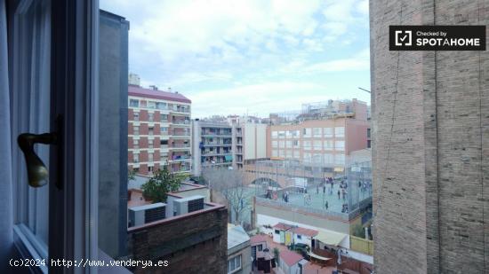 Se alquila habitación moderna en apartamento de 7 dormitorios en L'Esquerra de l'Eixample - BARCELO