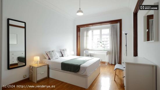  Elegante habitación en alquiler en un apartamento de 7 dormitorios en L'Esquerra de l'Eixample - BA 